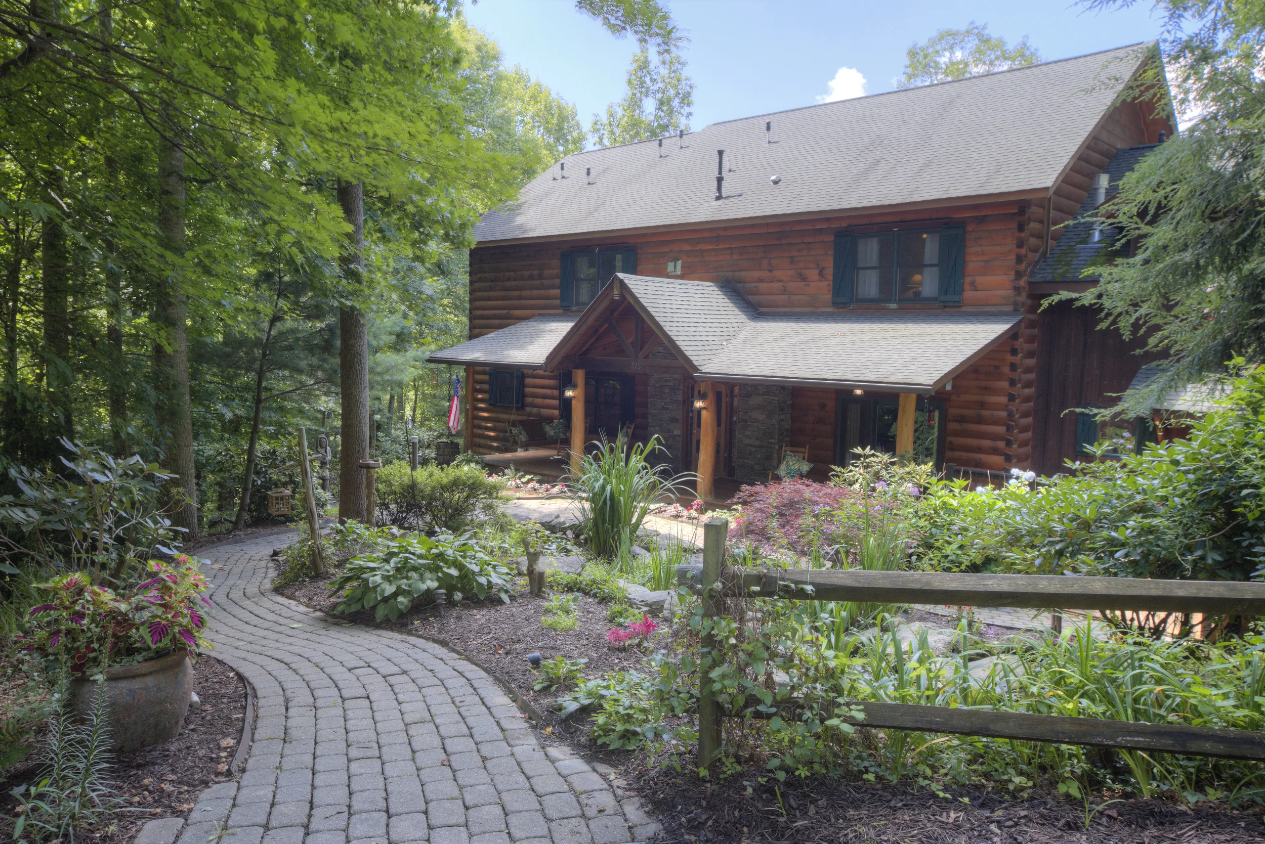 Front view of Lodge in the summer.